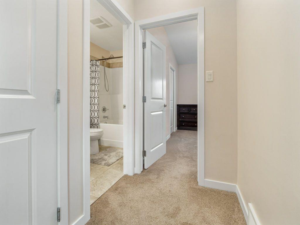 359 Caledonia Boulevard West, Lethbridge, AB - Indoor