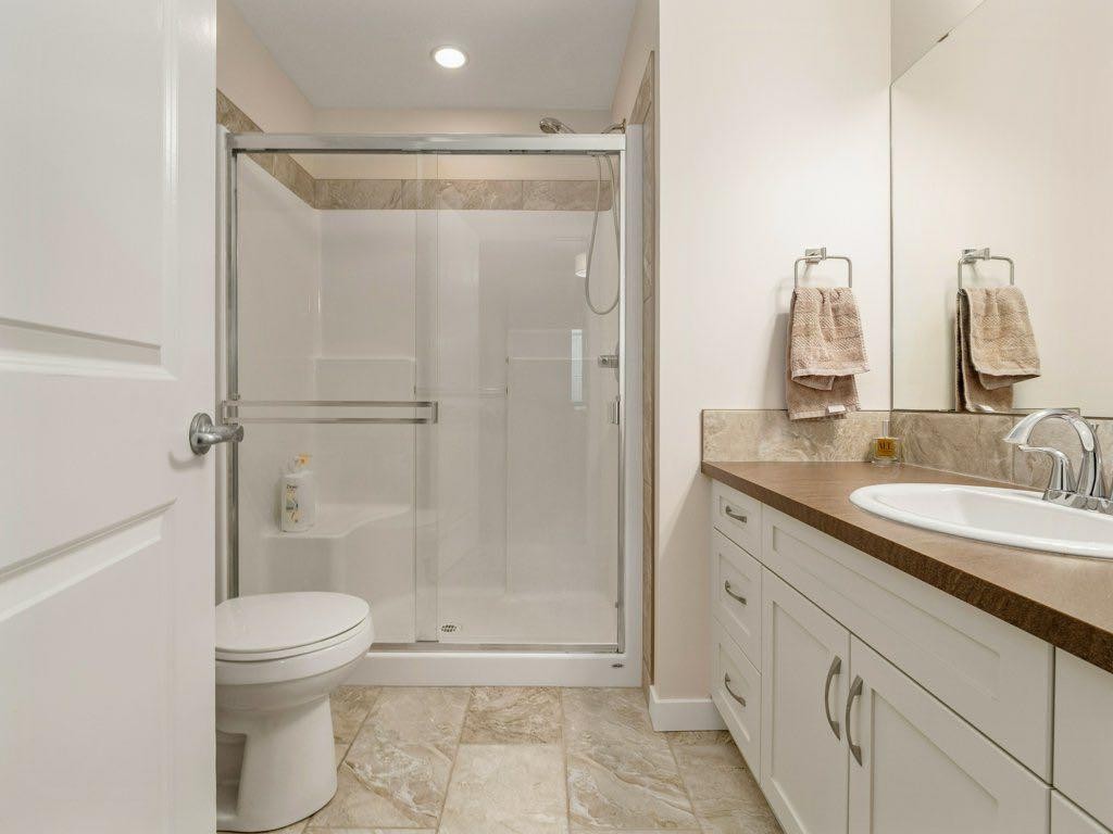 359 Caledonia Boulevard West, Lethbridge, AB - Indoor Photo Showing Bathroom