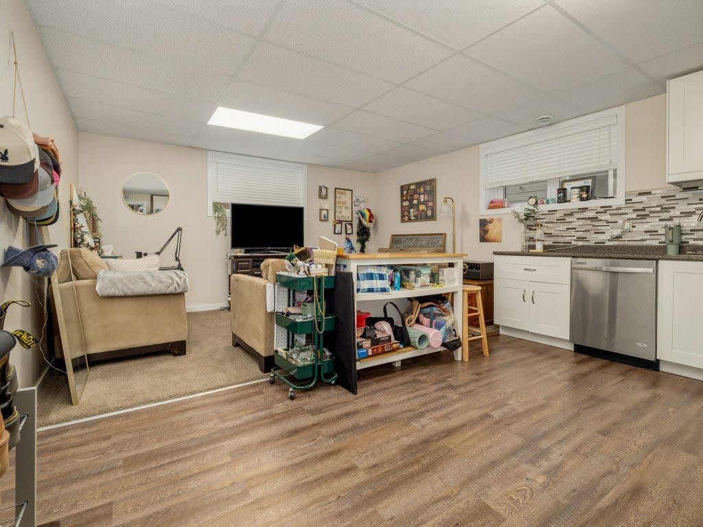 359 Caledonia Boulevard West, Lethbridge, AB - Indoor