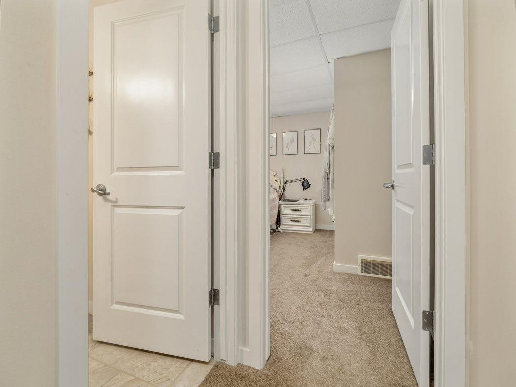 359 Caledonia Boulevard West, Lethbridge, AB - Indoor Photo Showing Other Room