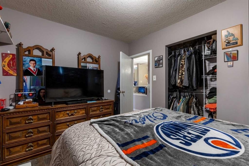 1919 19 Avenue South, Lethbridge, AB - Indoor Photo Showing Bedroom