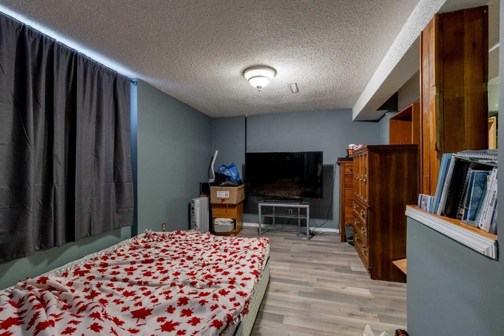 1919 19 Avenue South, Lethbridge, AB - Indoor Photo Showing Bedroom