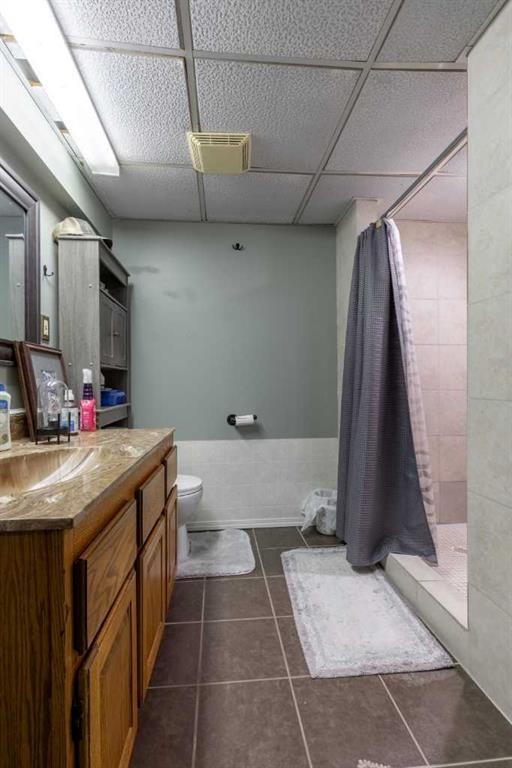 1919 19 Avenue South, Lethbridge, AB - Indoor Photo Showing Bathroom