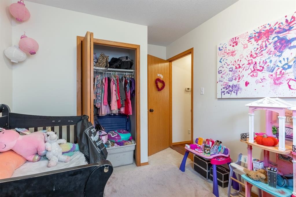 66 Assiniboia Way West, Lethbridge, AB - Indoor