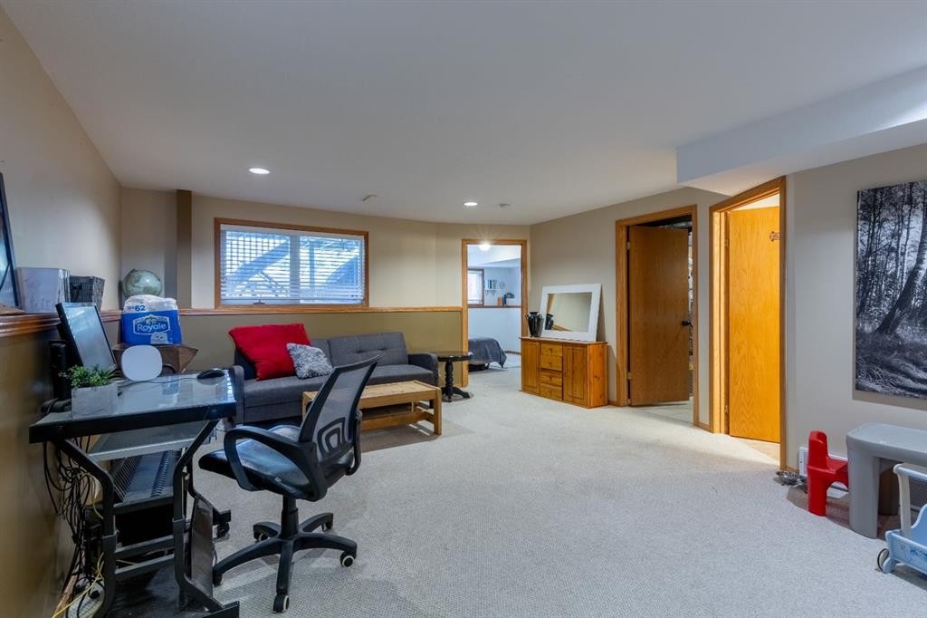 66 Assiniboia Way West, Lethbridge, AB - Indoor Photo Showing Office