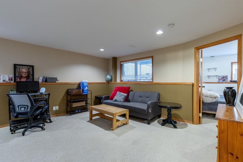 66 Assiniboia Way West, Lethbridge, AB - Indoor