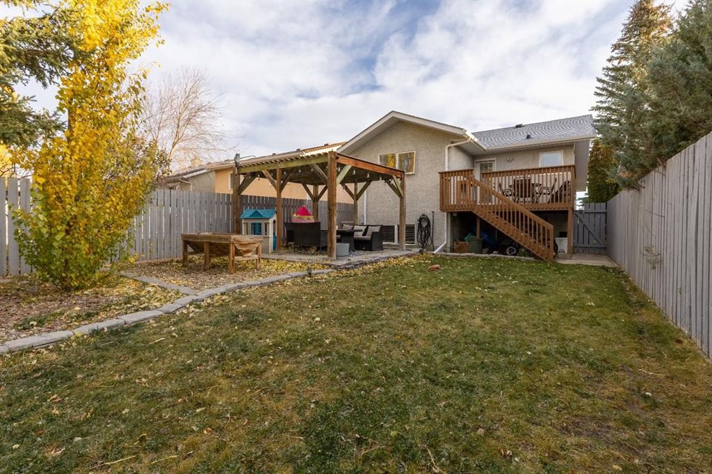 66 Assiniboia Way West, Lethbridge, AB - Outdoor With Deck Patio Veranda