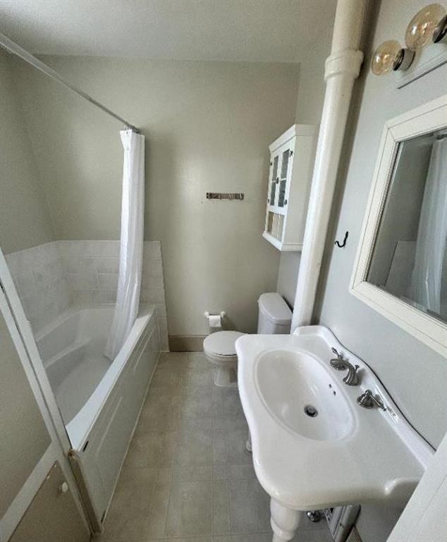 204 Grand Avenue, Carmangay, AB - Indoor Photo Showing Bathroom