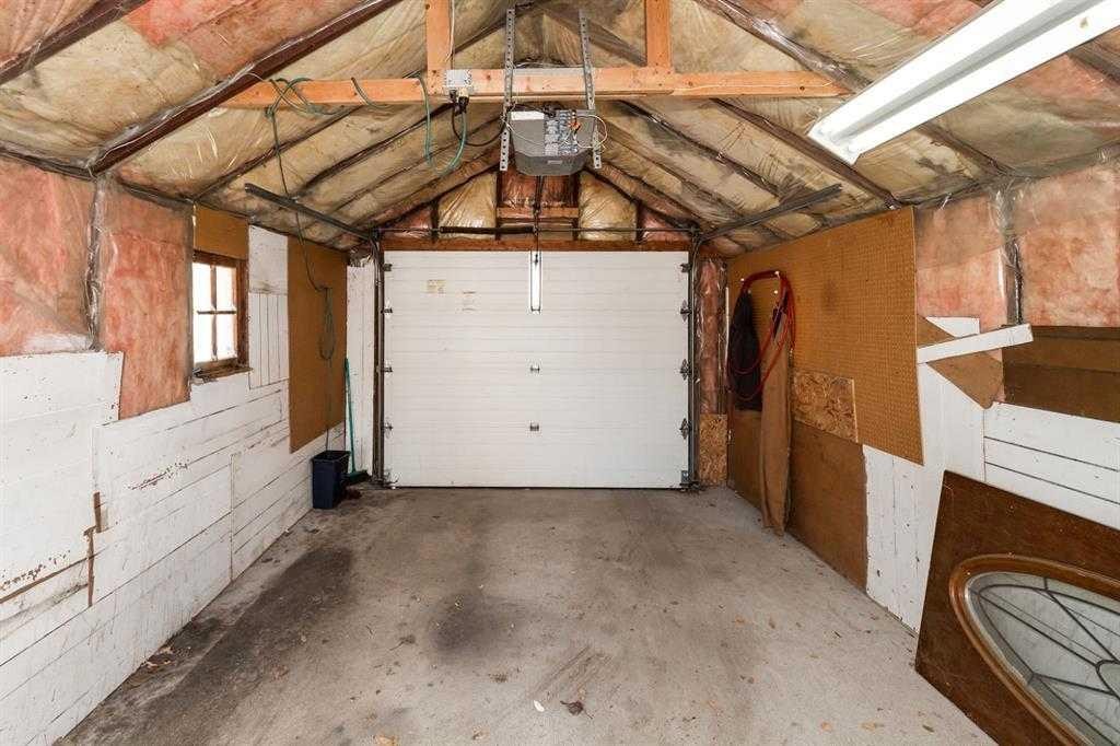 204 Grand Avenue, Carmangay, AB - Indoor Photo Showing Garage