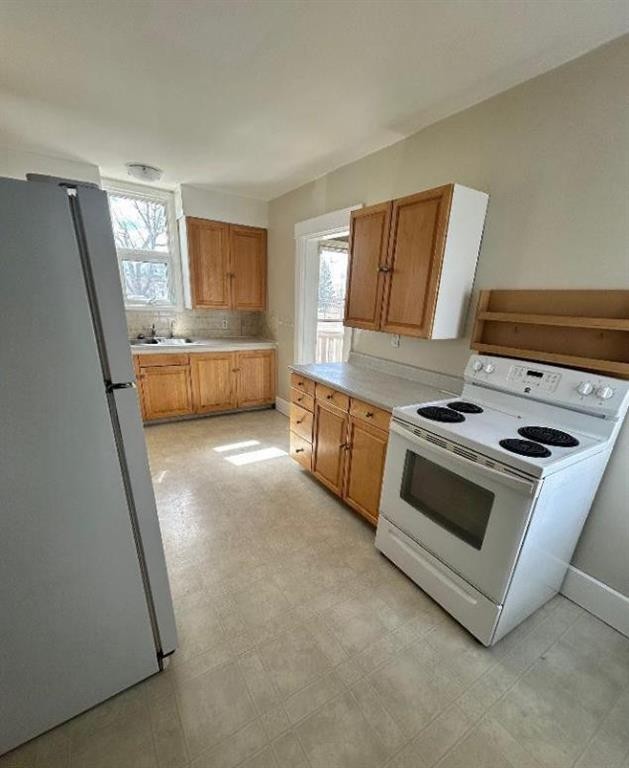 204 Grand Avenue, Carmangay, AB - Indoor Photo Showing Kitchen