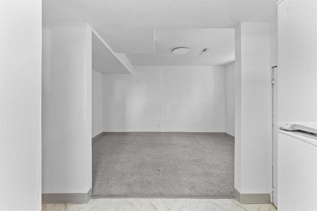 2139 5 Avenue North, Lethbridge, AB - Indoor