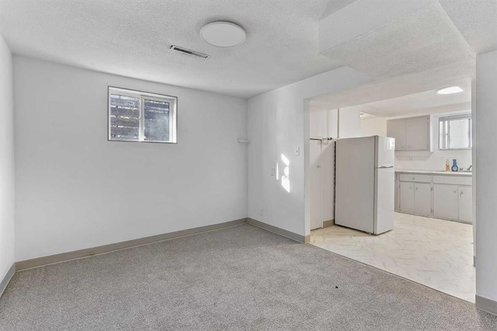 2139 5 Avenue North, Lethbridge, AB - Indoor