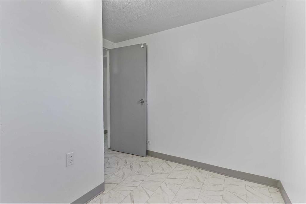 2139 5 Avenue North, Lethbridge, AB - Indoor Photo Showing Other Room