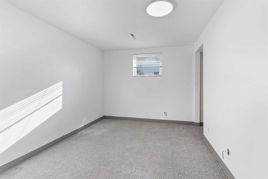 2139 5 Avenue North, Lethbridge, AB - Indoor Photo Showing Other Room