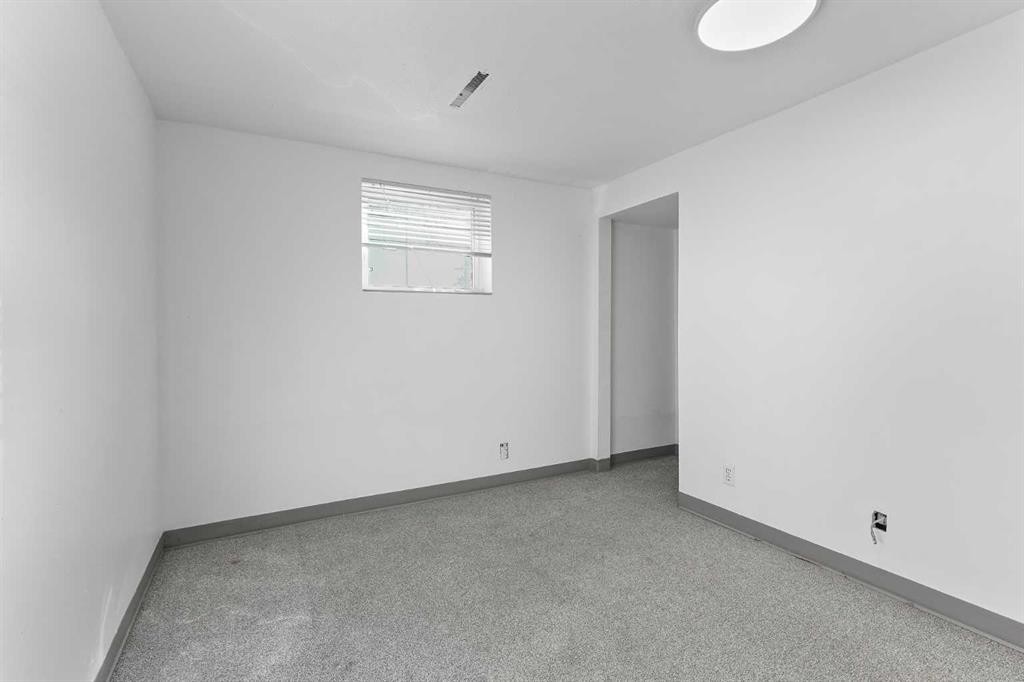 2139 5 Avenue North, Lethbridge, AB - Indoor Photo Showing Other Room