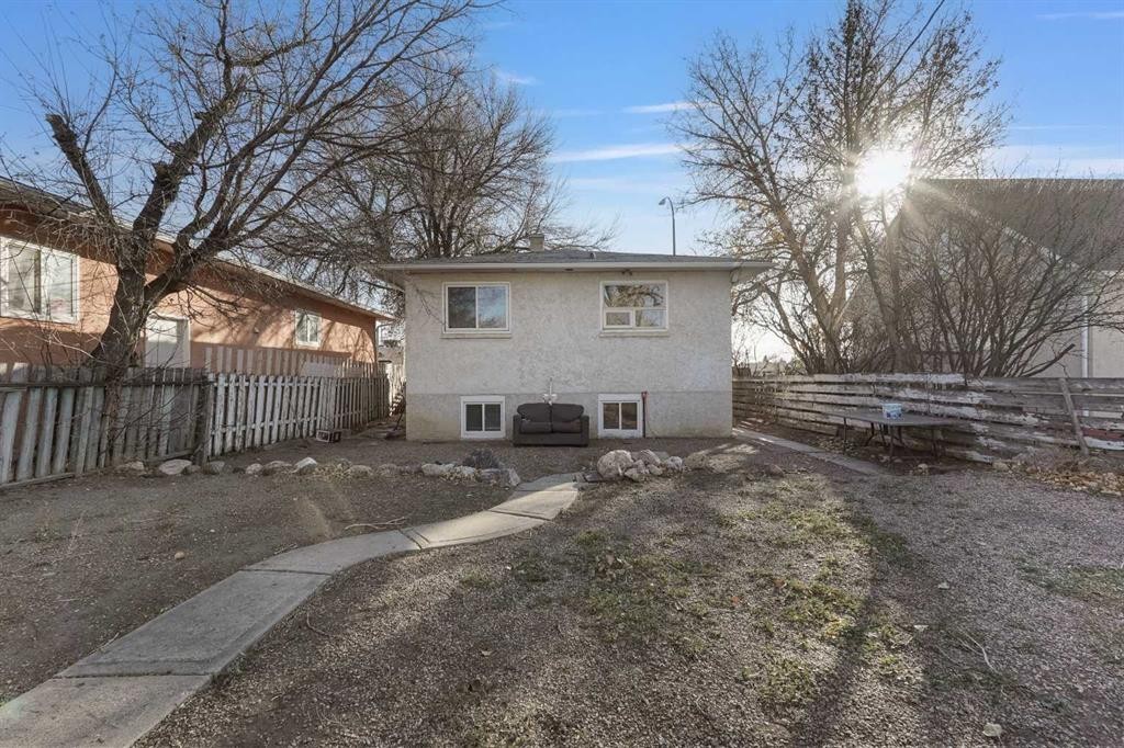 2139 5 Avenue North, Lethbridge, AB - Outdoor