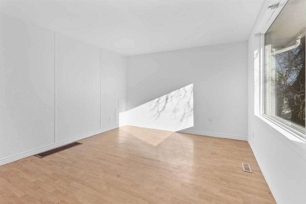 2139 5 Avenue North, Lethbridge, AB - Indoor Photo Showing Other Room