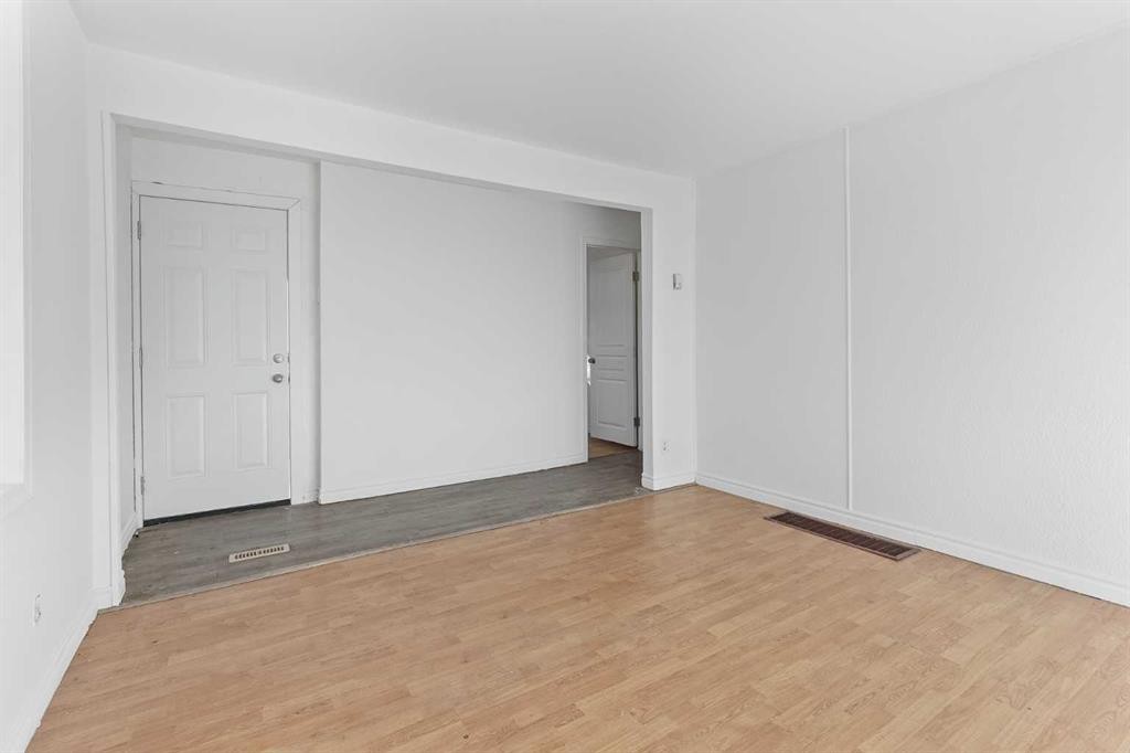2139 5 Avenue North, Lethbridge, AB - Indoor Photo Showing Other Room