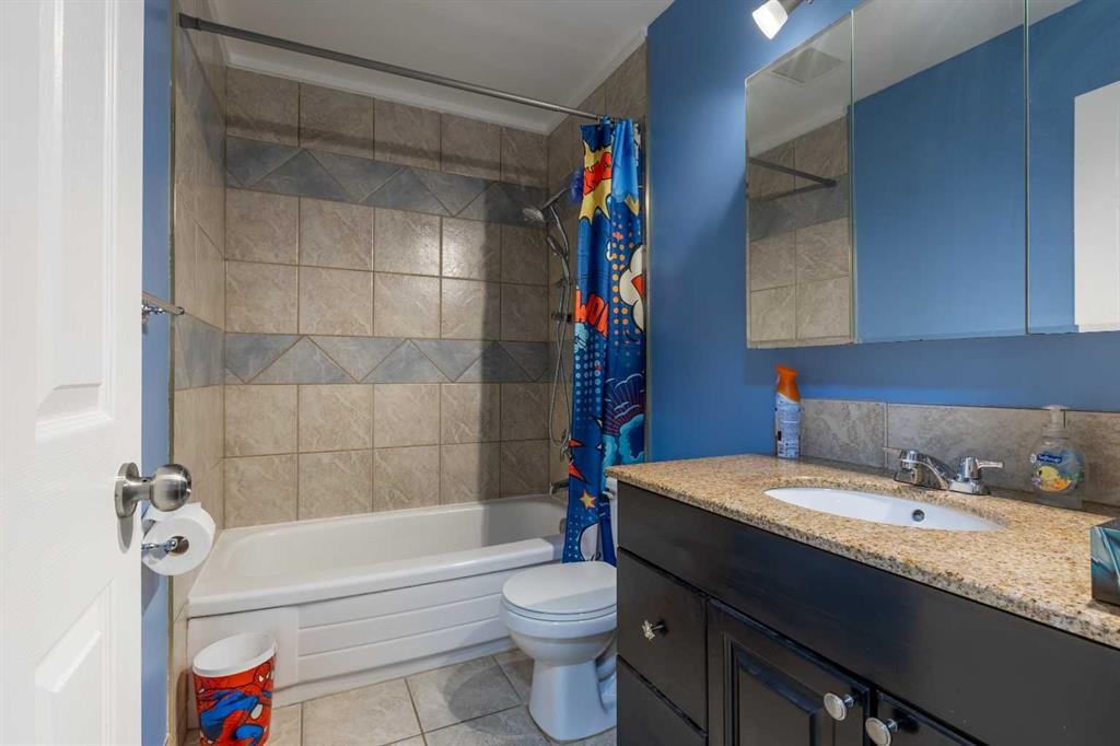 1001 19A Avenue, Coaldale, AB - Indoor Photo Showing Bathroom