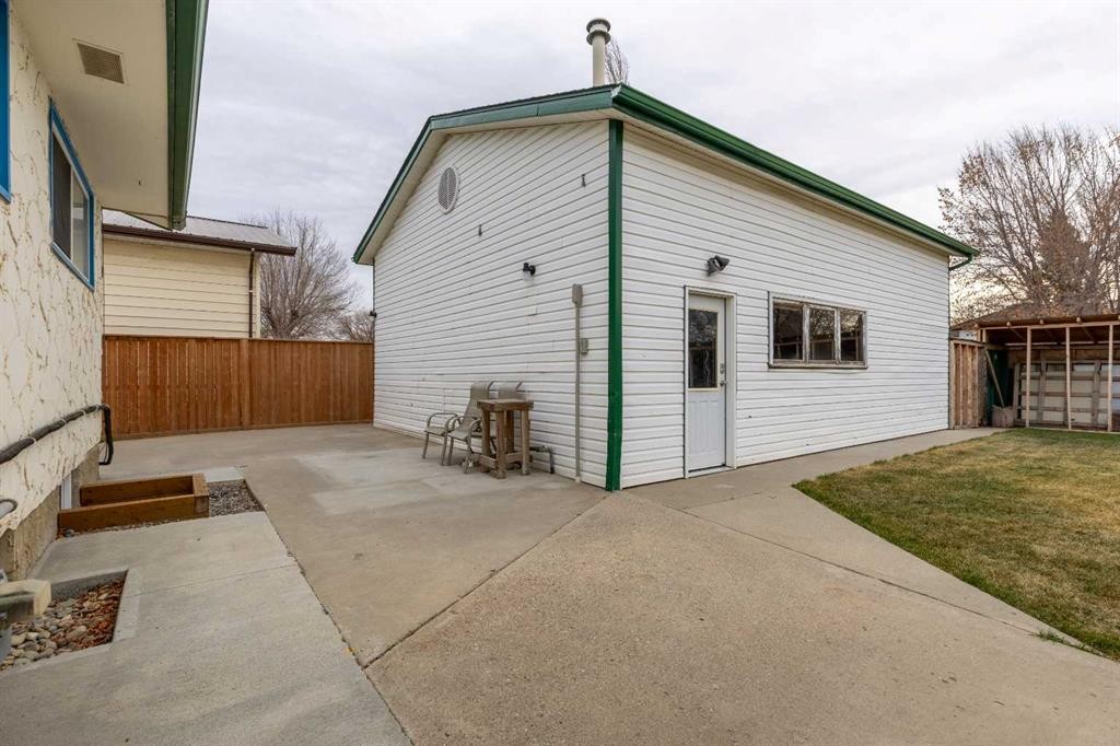 1001 19A Avenue, Coaldale, AB - Outdoor With Exterior