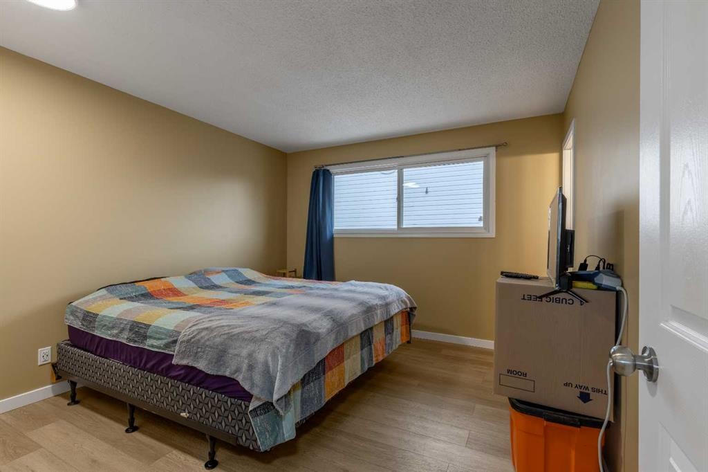 1001 19A Avenue, Coaldale, AB - Indoor Photo Showing Bedroom