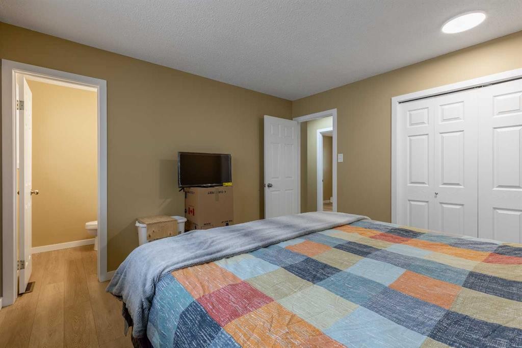 1001 19A Avenue, Coaldale, AB - Indoor Photo Showing Bedroom