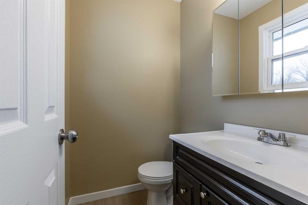 1001 19A Avenue, Coaldale, AB - Indoor Photo Showing Bathroom
