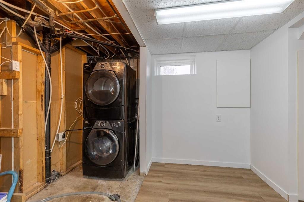 1001 19A Avenue, Coaldale, AB - Indoor Photo Showing Laundry Room