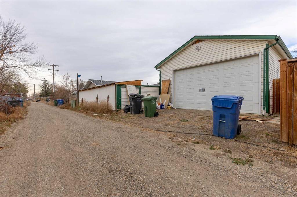 1001 19A Avenue, Coaldale, AB - Outdoor With Exterior