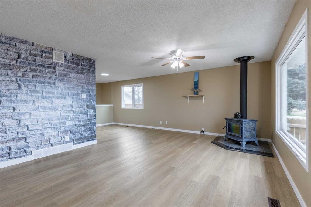 1001 19A Avenue, Coaldale, AB - Indoor