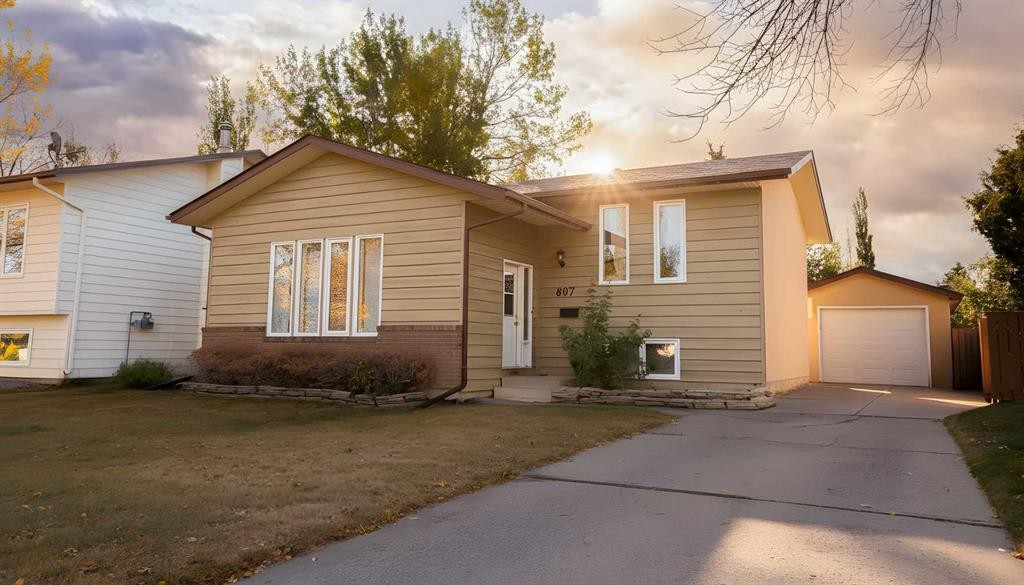 897 Red Crow Boulevard West, Lethbridge, AB - Outdoor With Exterior