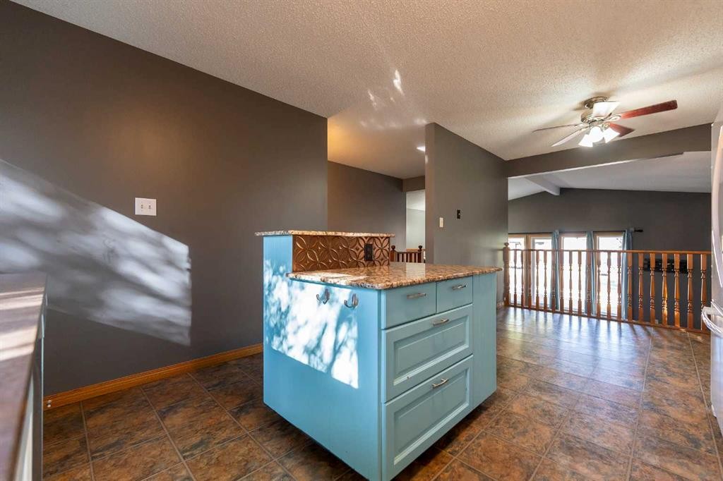 897 Red Crow Boulevard West, Lethbridge, AB - Indoor Photo Showing Other Room