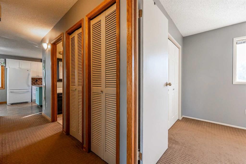 897 Red Crow Boulevard West, Lethbridge, AB - Indoor Photo Showing Other Room