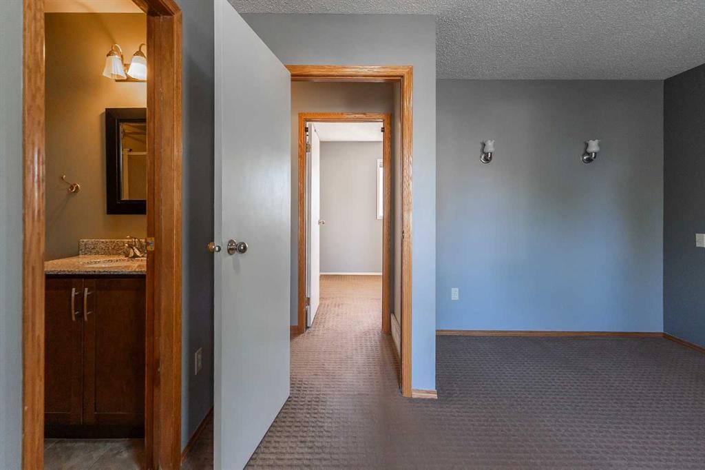 897 Red Crow Boulevard West, Lethbridge, AB - Indoor Photo Showing Other Room