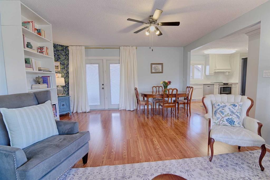 4513 Haven Place, Taber, AB - Indoor Photo Showing Living Room
