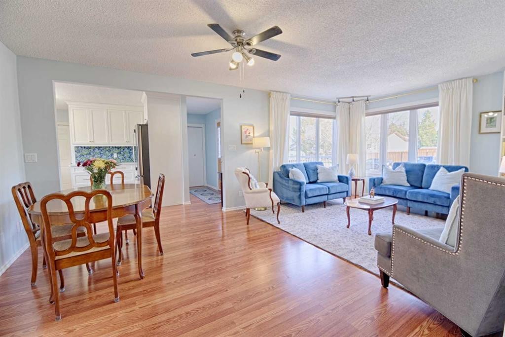 4513 Haven Place, Taber, AB - Indoor Photo Showing Living Room