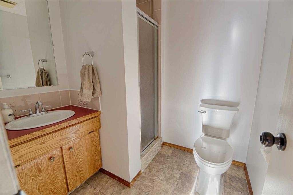 4513 Haven Place, Taber, AB - Indoor Photo Showing Bathroom