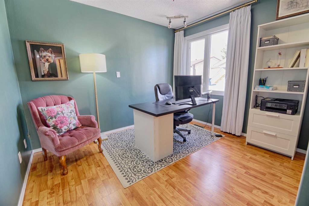 4513 Haven Place, Taber, AB - Indoor Photo Showing Office