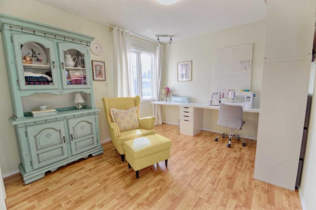 4513 Haven Place, Taber, AB - Indoor Photo Showing Office