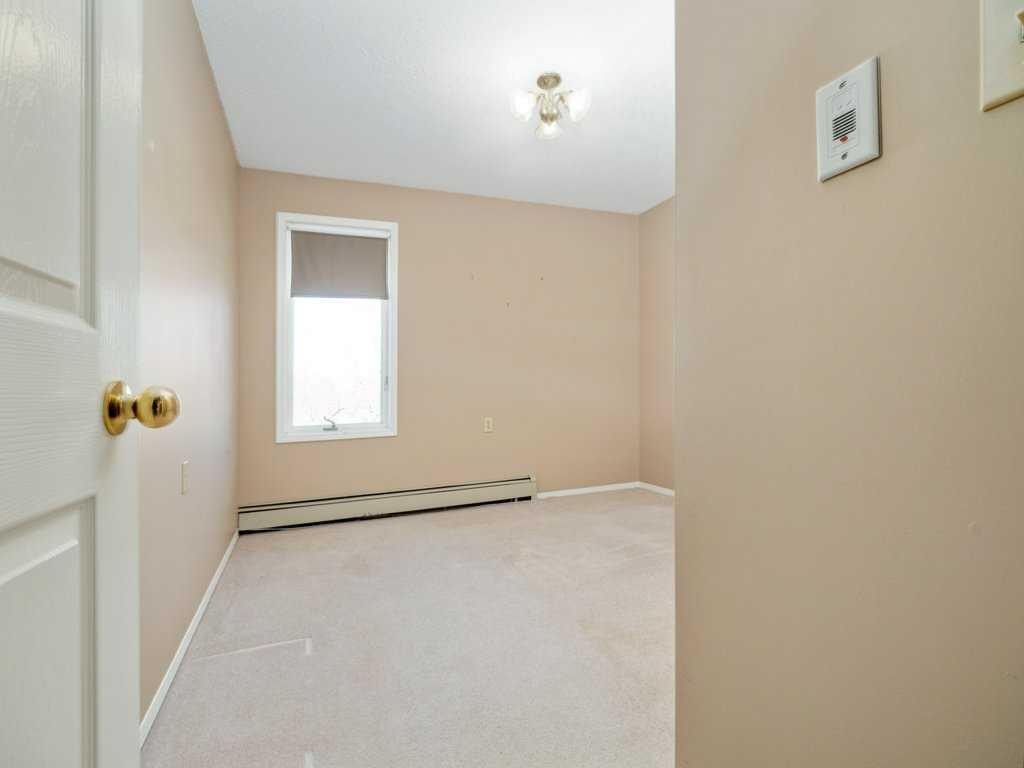 31C-2311 19 Street, Coaldale, AB - Indoor Photo Showing Other Room