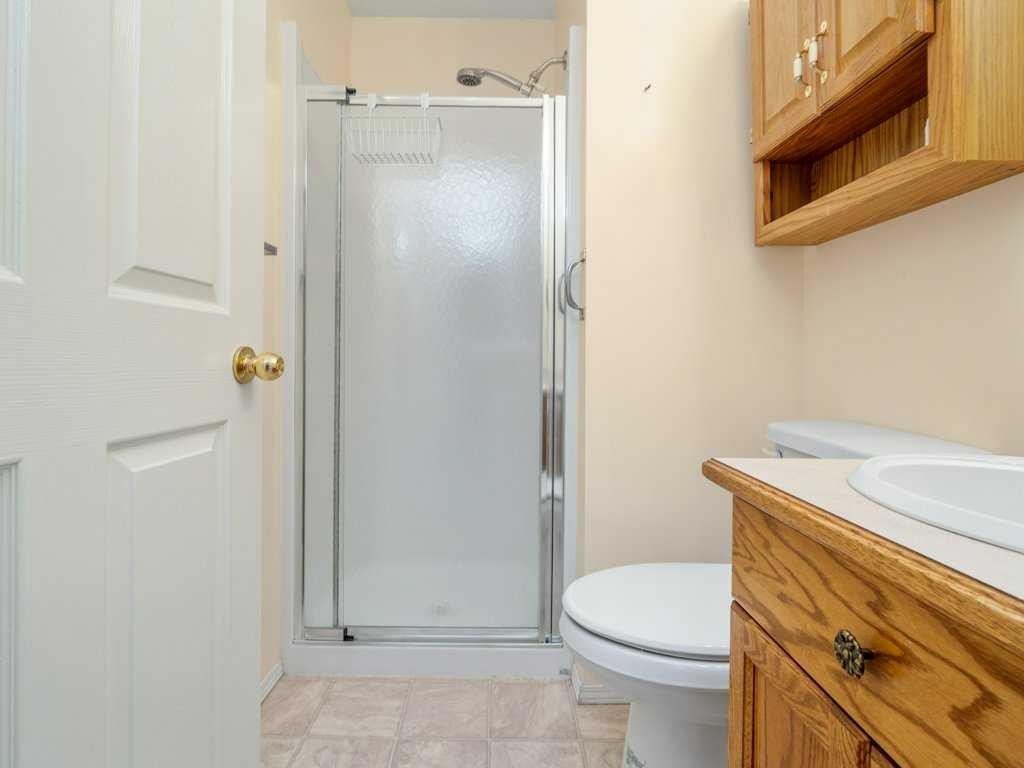 31C-2311 19 Street, Coaldale, AB - Indoor Photo Showing Bathroom