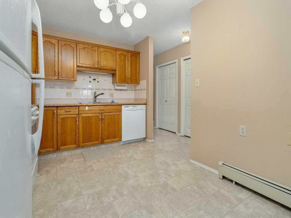 31C-2311 19 Street, Coaldale, AB - Indoor Photo Showing Kitchen
