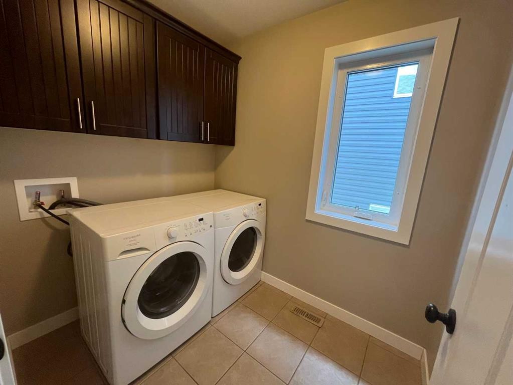 295 Sixmile Ridge South, Lethbridge, AB - Indoor Photo Showing Laundry Room