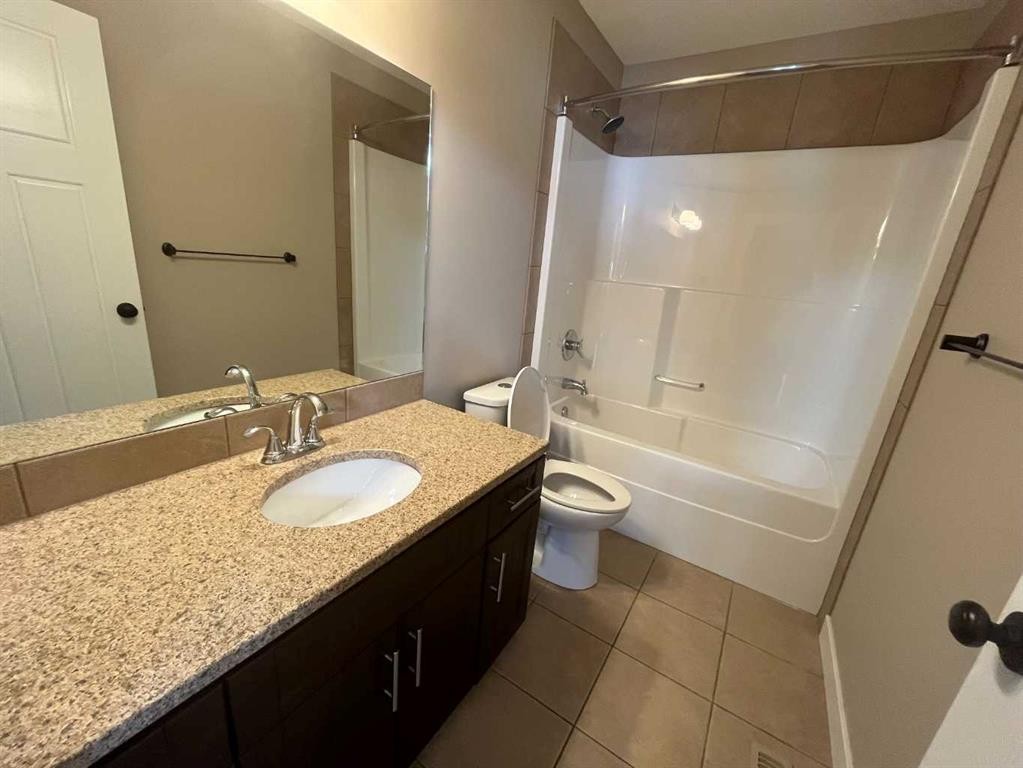 295 Sixmile Ridge South, Lethbridge, AB - Indoor Photo Showing Bathroom
