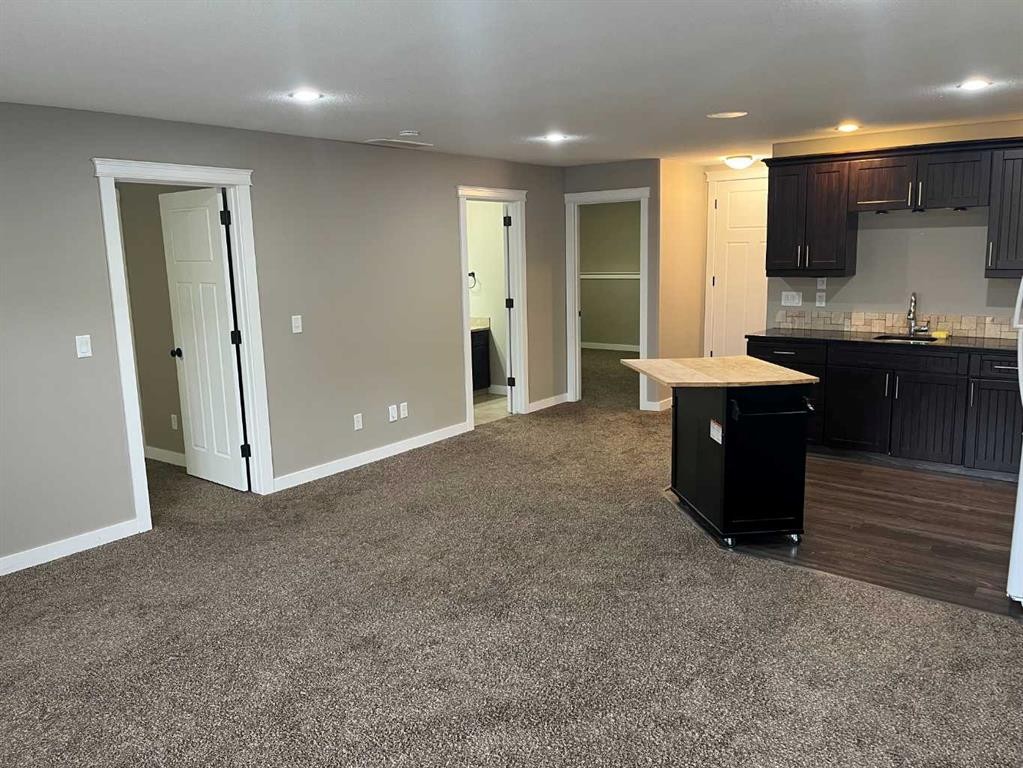 295 Sixmile Ridge South, Lethbridge, AB - Indoor Photo Showing Kitchen