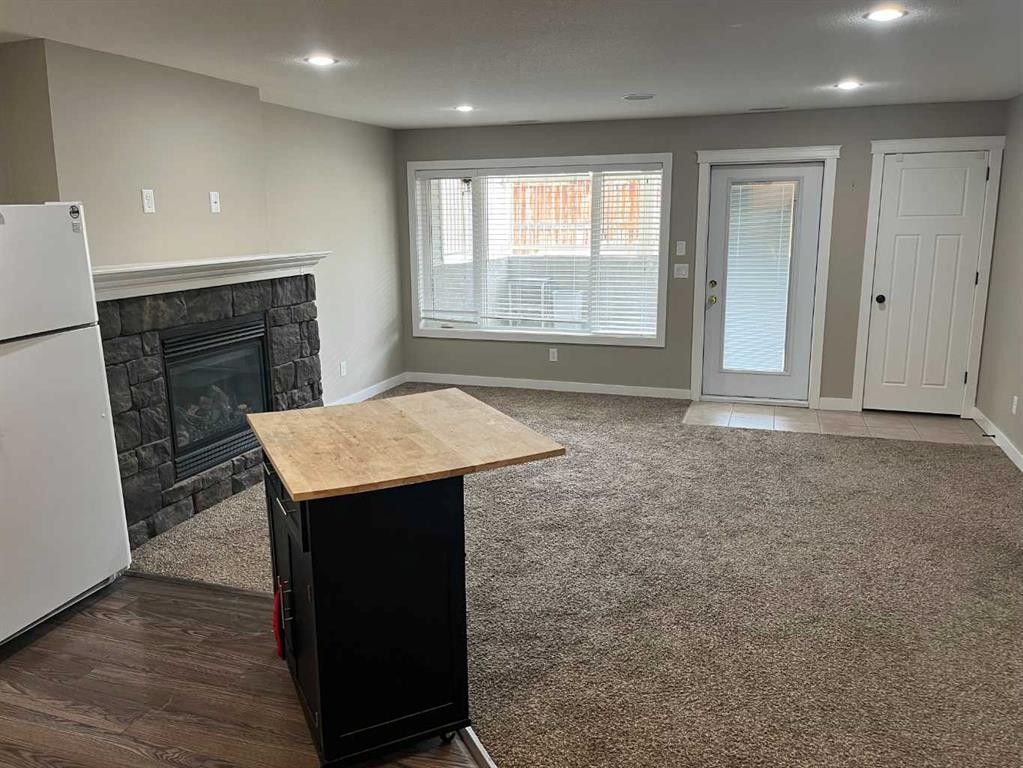 295 Sixmile Ridge South, Lethbridge, AB - Indoor With Fireplace