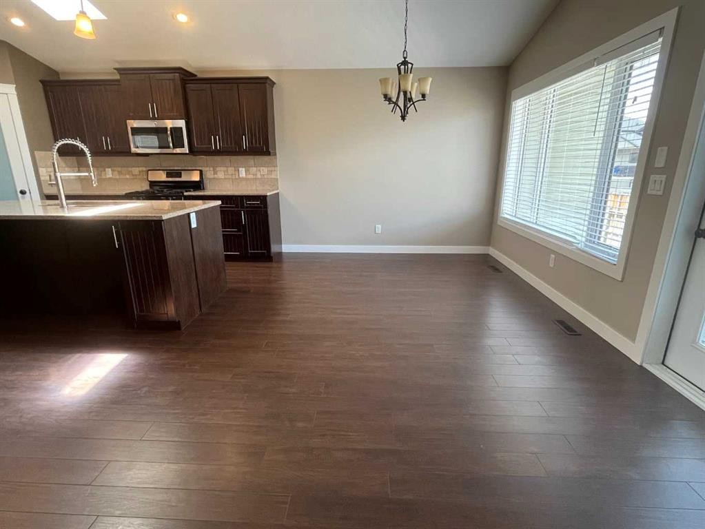 295 Sixmile Ridge South, Lethbridge, AB - Indoor Photo Showing Kitchen