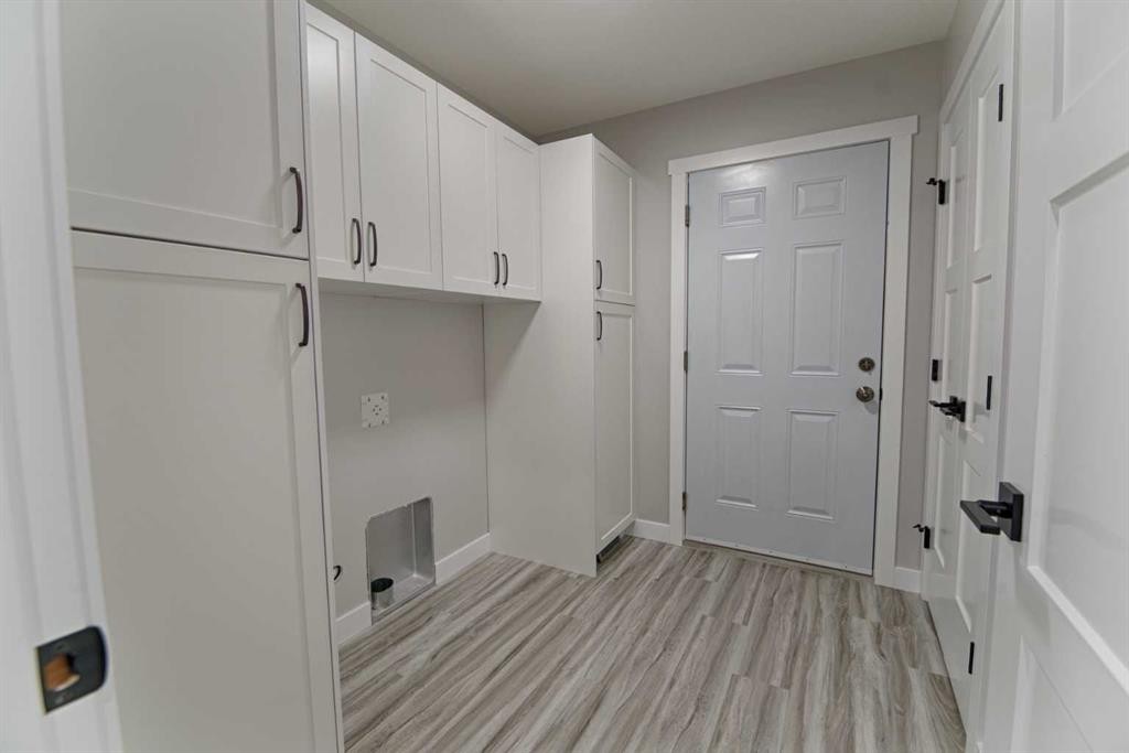 209 3 Street, Hays, AB - Indoor Photo Showing Other Room