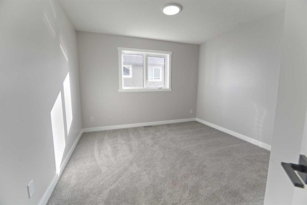 209 3 Street, Hays, AB - Indoor Photo Showing Other Room