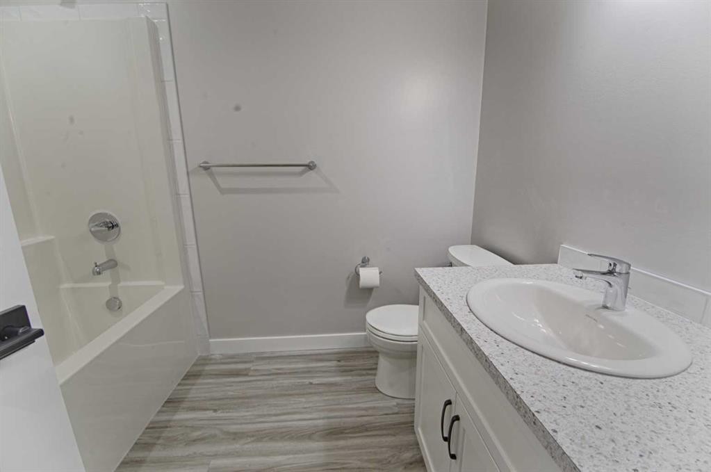 209 3 Street, Hays, AB - Indoor Photo Showing Bathroom